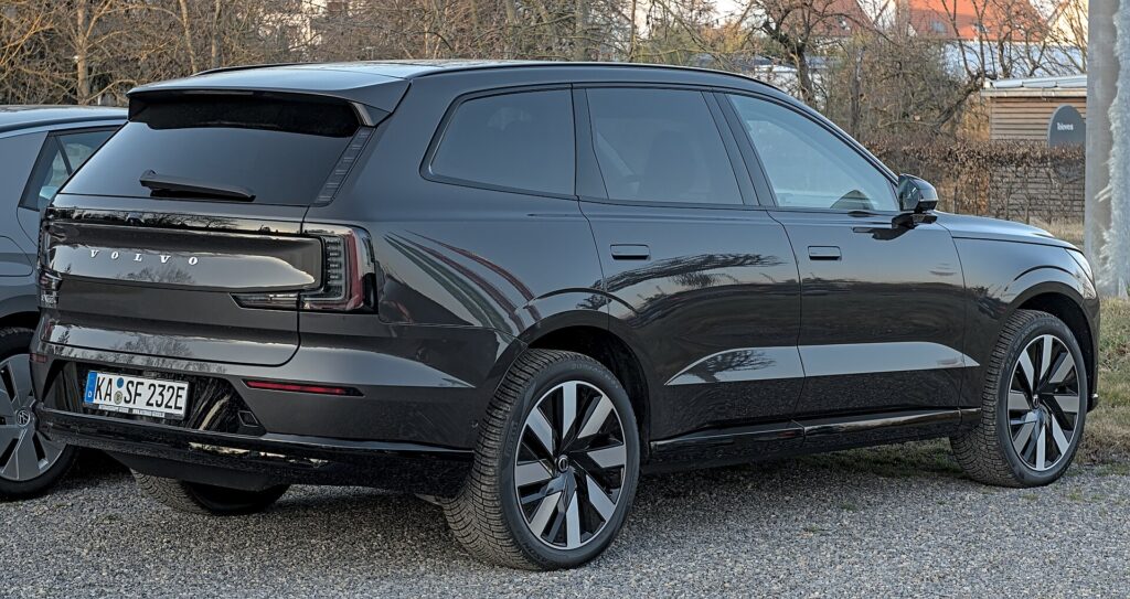 Volvo EX90 and ES90 Launch in India on 12 October 2026: 106 kWh, Up to 696 km WLTP, 800V and 350 kW Charging, Seven Seats and an Expected Rs 1 to 1.5 Crore Price