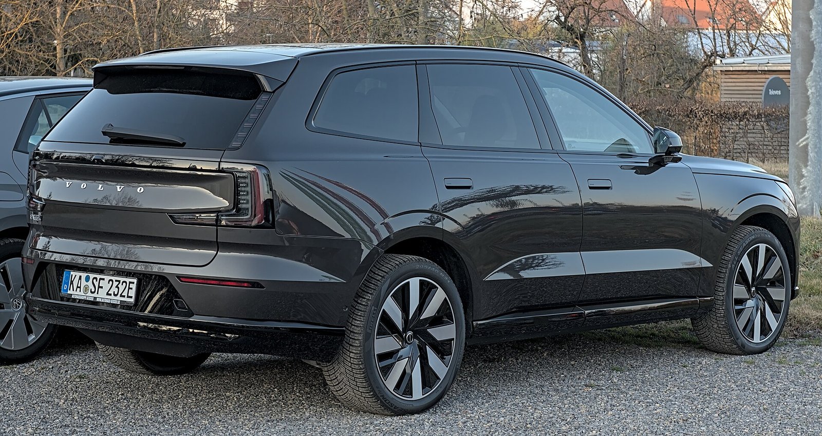 Volvo EX90 and ES90 Launch in India on 12 October 2026: 106 kWh, Up to 696 km WLTP, 800V and 350 kW Charging, Seven Seats and an Expected Rs 1 to 1.5 Crore Price